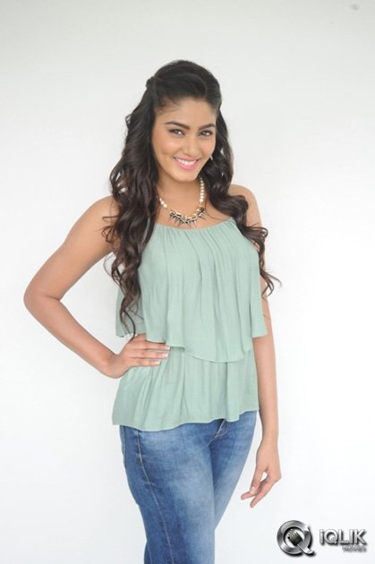 Sana-Maqbool-at-Dikkulu-Choodaku-Ramayya-Press-Meet